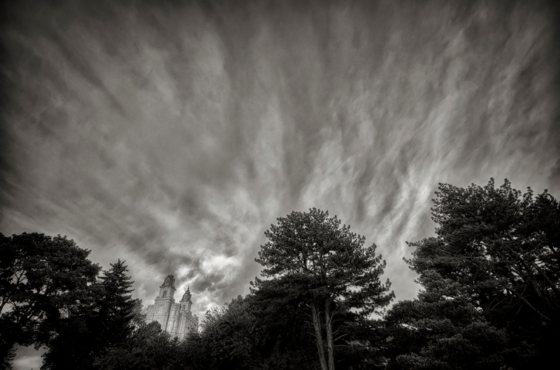 Temple_wide-Cloud streaks  WSW view-HDR-BW