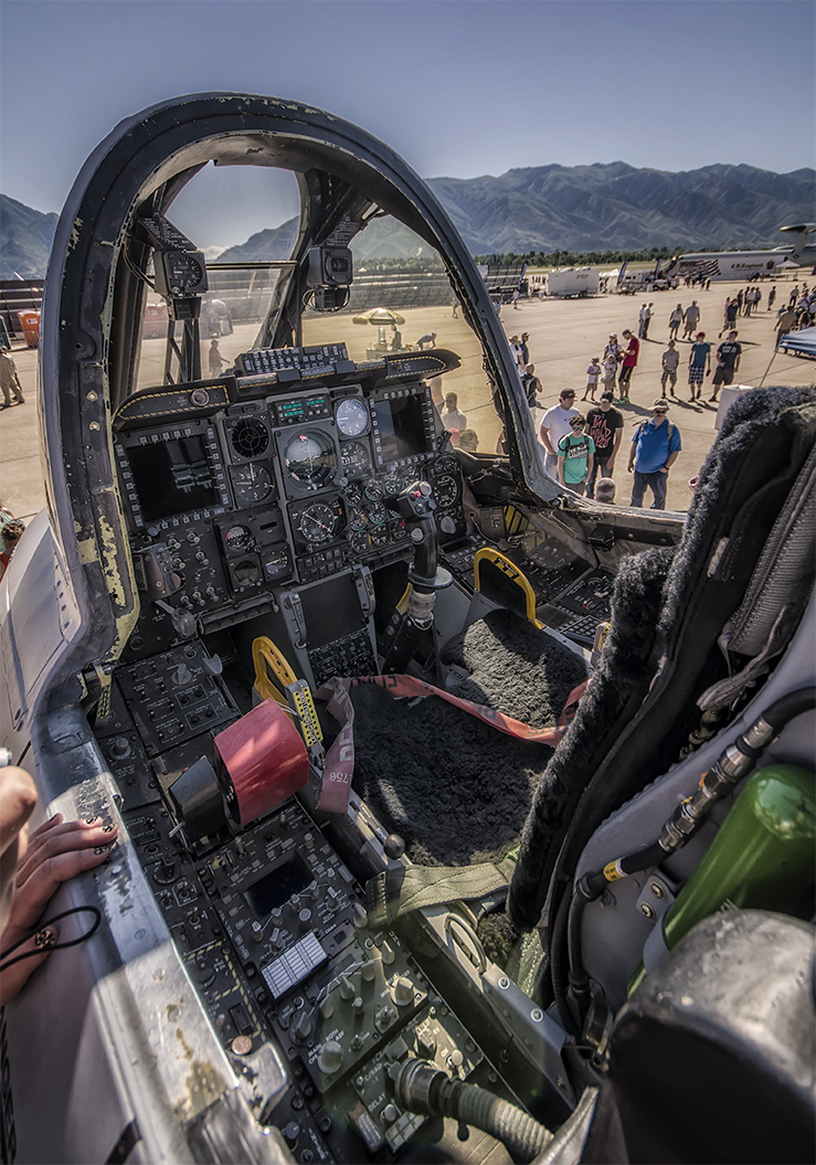 A-10 Cockpit-vert