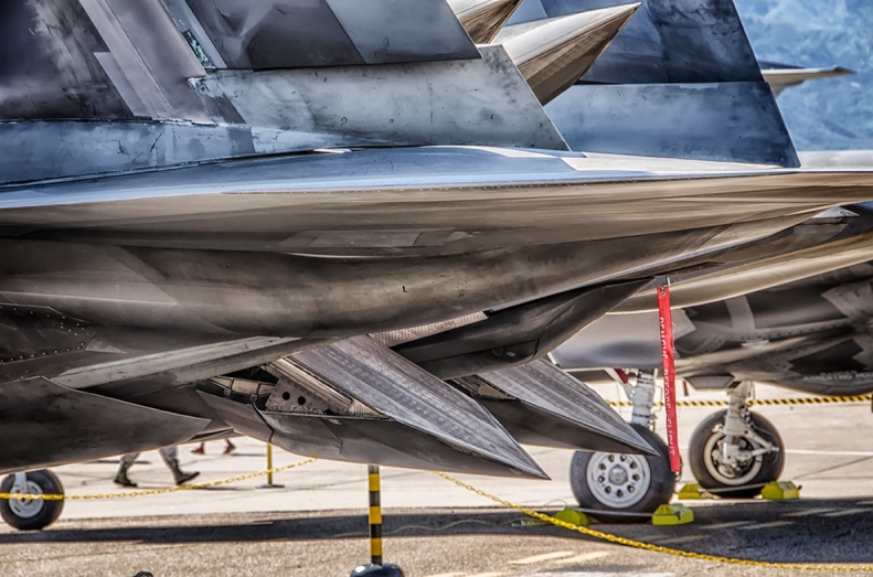 F-22_F-35 nozzles-abstract