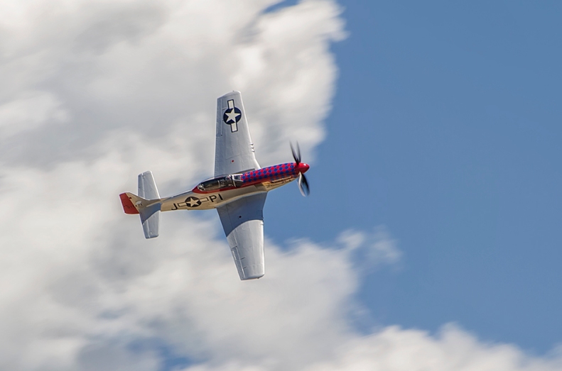 Mark Peterson-P-51_Heritage Flight finale solo flyby1